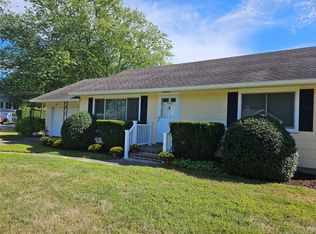 550 Pine Neck Rd, Southold, NY 11971