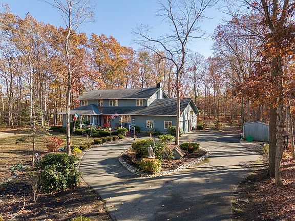 3rd image of 24 Sunset Dr