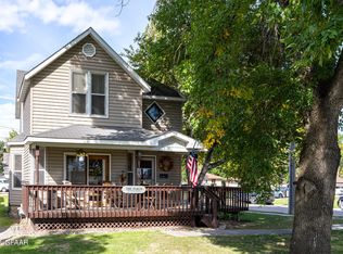 402 Woodland Ave, Crookston, MN 56716
