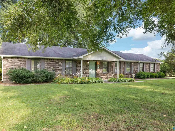 1861 New Center Rd, Hartselle, AL 35640