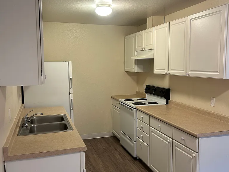 2705 Woodridge Ct #1 — Photo 1
