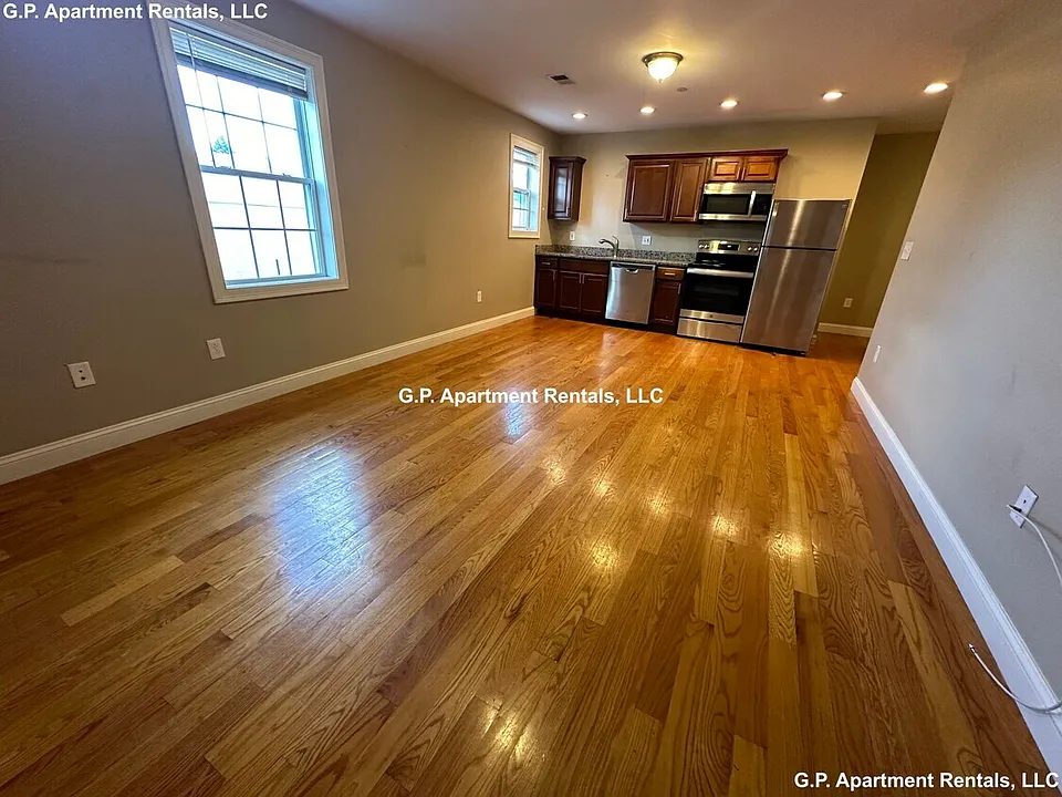 80 Main St #2L