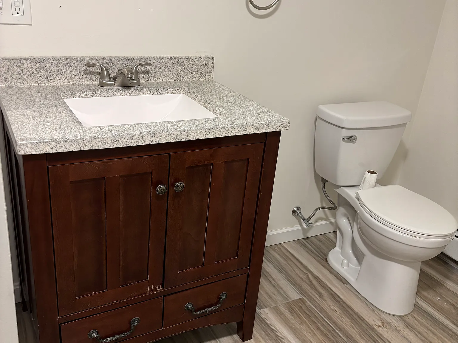 2 bed, 2400 sqft, $2,000 — Photo 2