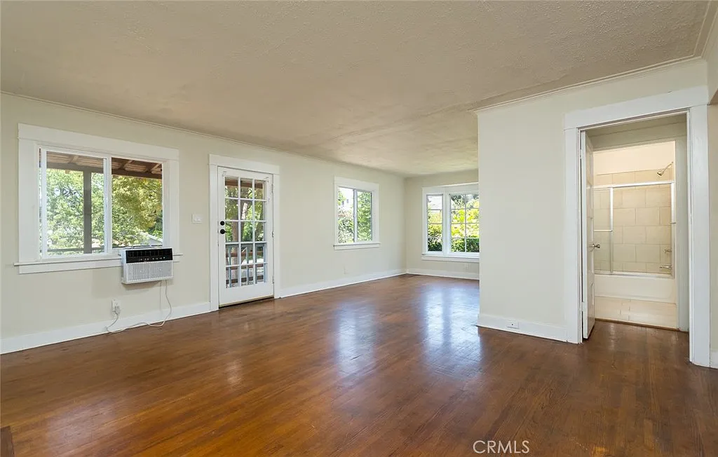 1 bed, 903 sqft, $3,100 — Photo 3