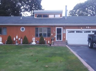 19 Adobe Dr, Shirley, NY 11967
