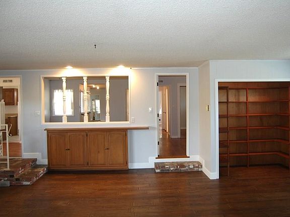 4th image of 14114 Hindry Ave