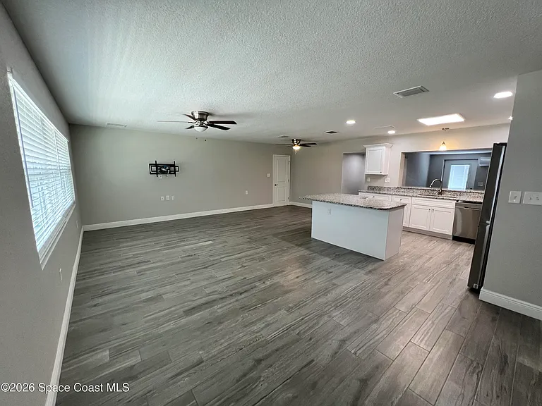 776 Sara Jane Ln — Photo 4