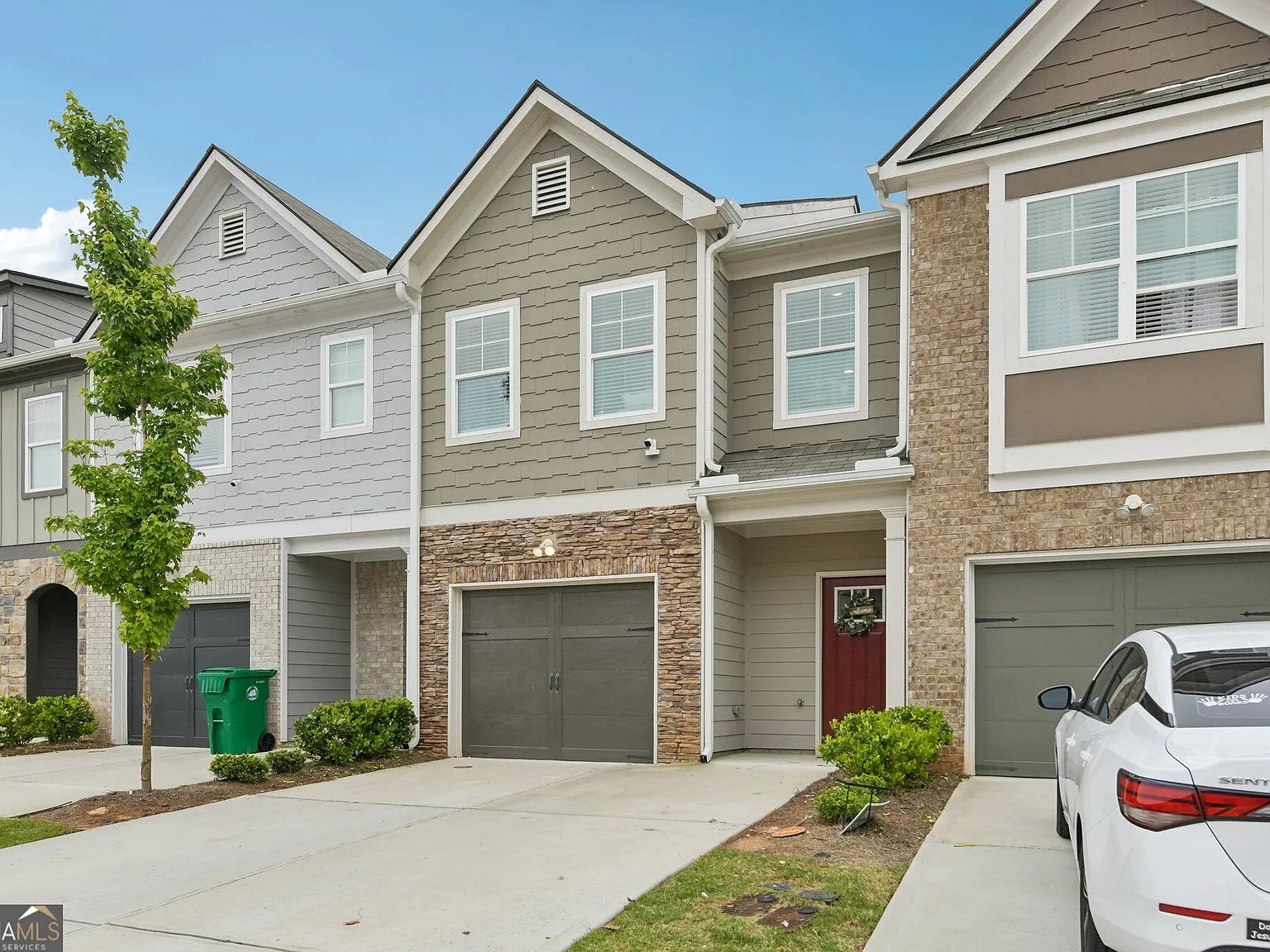 3 bed, 4.0 bath, 1588 sqft, $2,500 — Photo 3