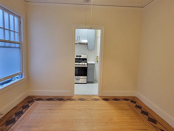 3rd image of 850 Oak St #2