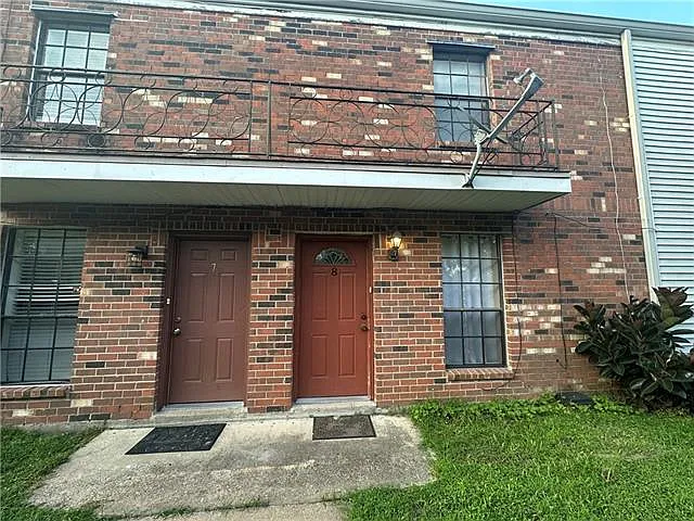 2 bed, 1.5 bath, 1100 sqft, $1,350 — Photo 2