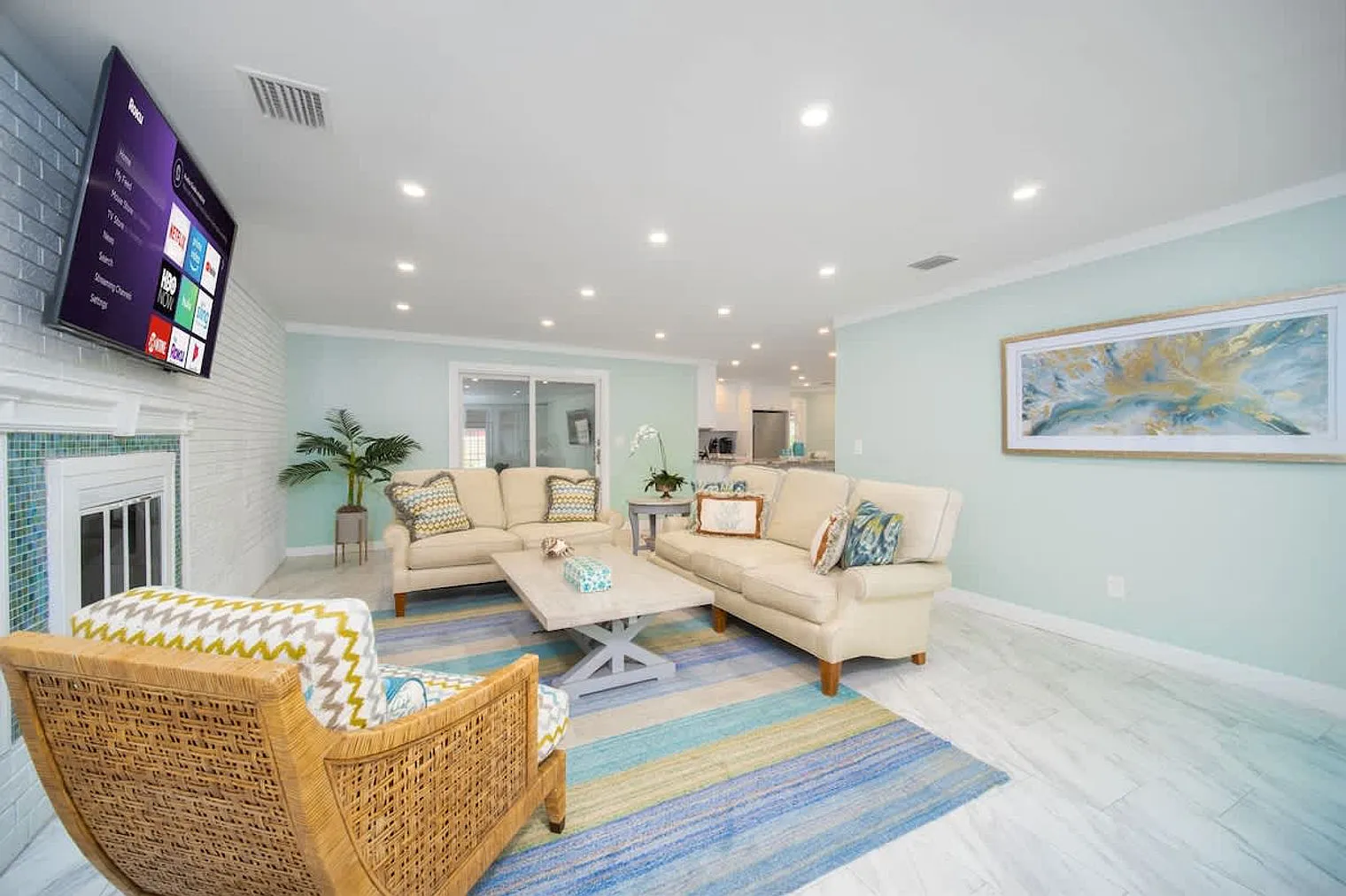 5 bed, 2.0 bath, 2594 sqft, $8,472 — Photo 1
