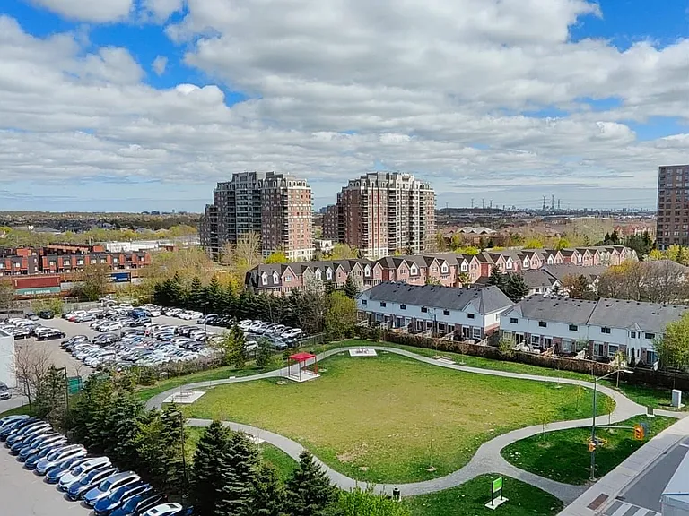9205 Yonge St N #804 — Photo 1