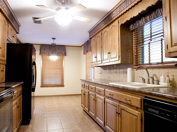 2nd image of 2200 Pineview Dr