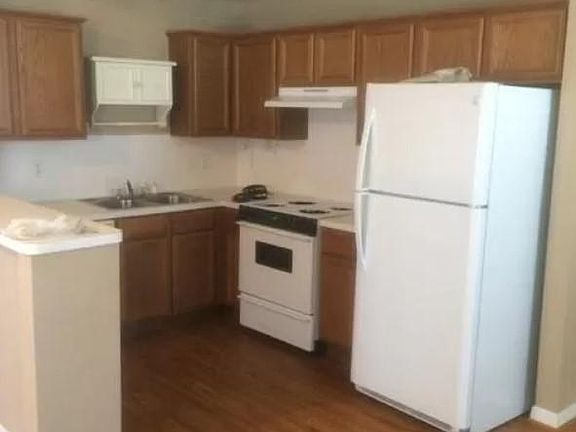 2nd image of 3632 Hollyhock St
