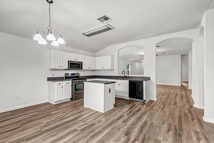609 Golden Gate Dr — Photo 10
