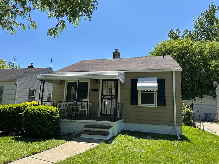 19154 Washtenaw St — Photo 1