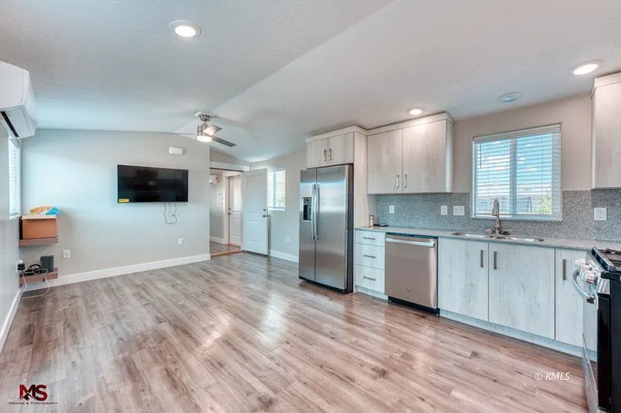 2 bed, 840 sqft, $1,450 — Photo 3