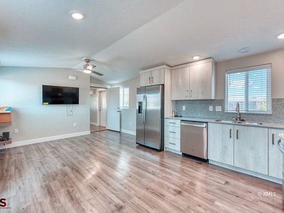 3rd image of 361 W Johnson Dr
