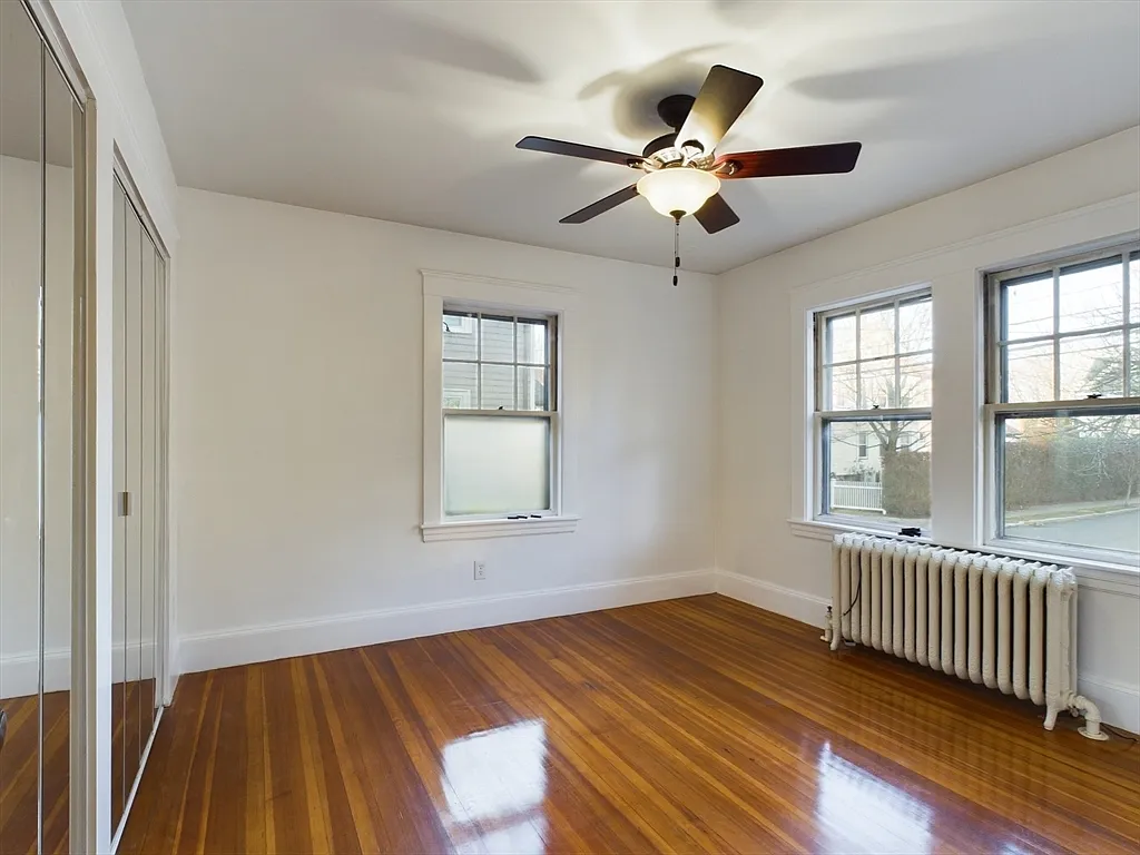 3 bed, 1.0 bath, 1317 sqft, $3,300 — Photo 4