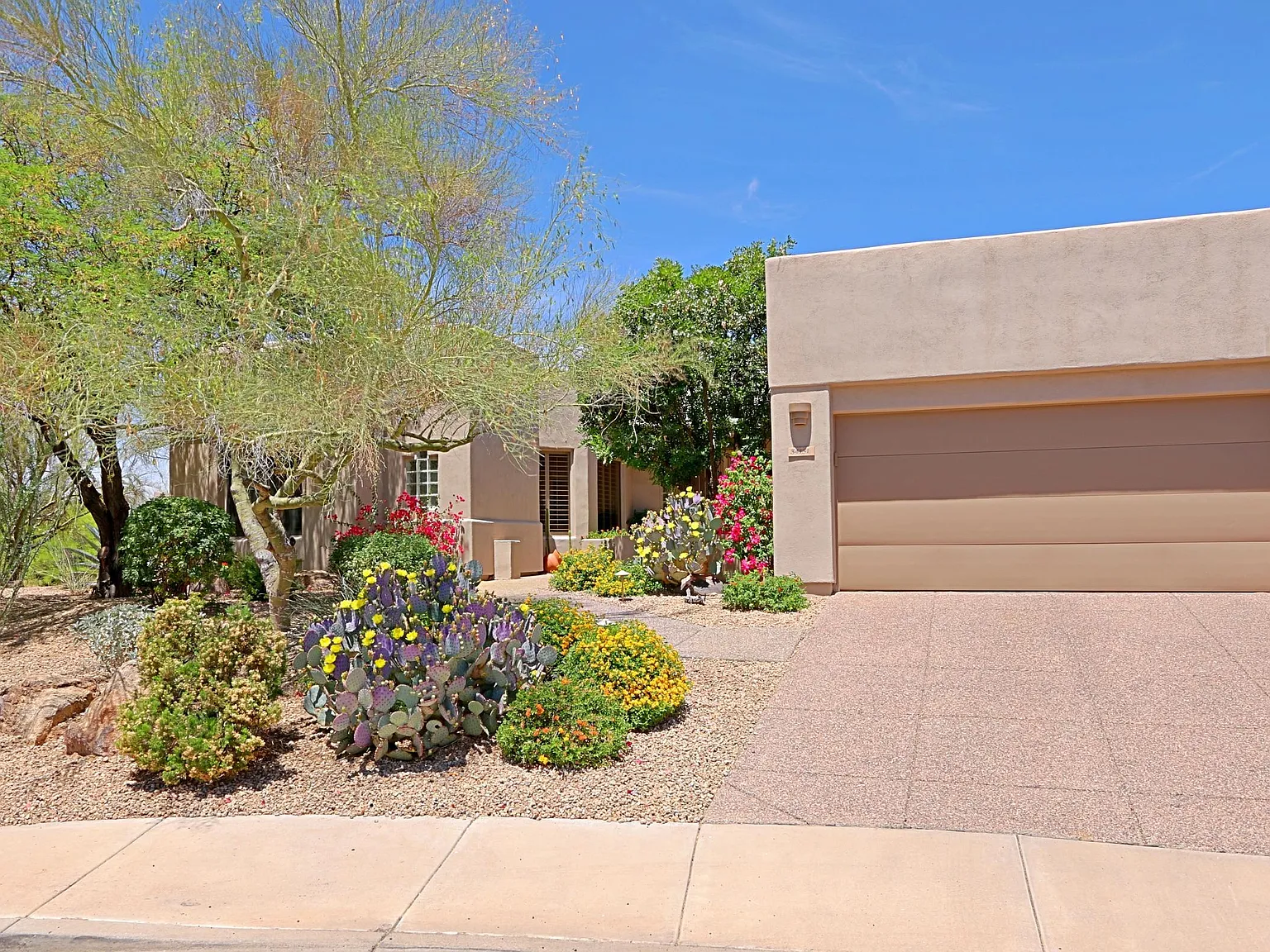 3 bed, 2.5 bath, 2504 sqft, $6,000 — Photo 2
