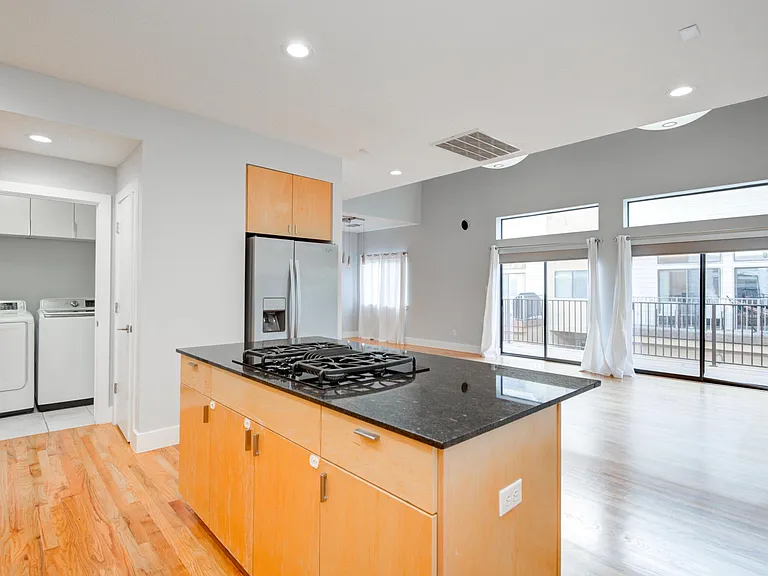 4202 Spencer St — Photo 12