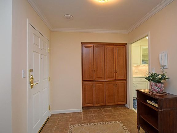 5th image of 2200 Victory Pkwy Unit 1706