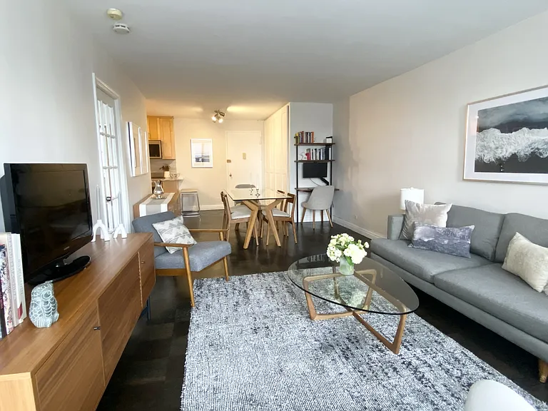 305 E 40th St #19B — Photo 5