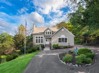 38171 Pleasant Valley Rd, Willoughby Hills, OH 44094