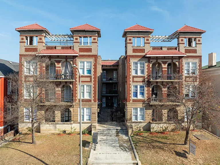 Katherine Court Apartments — Photo 6