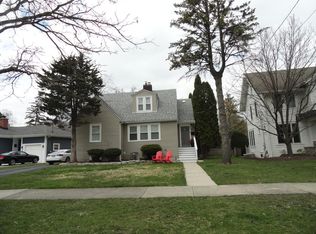 402 Turner Ave, Glen Ellyn, IL 60137