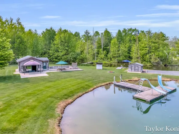 3111 N 128th Ave, Hart, MI 49420