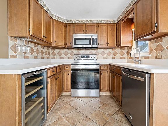3rd image of 40 Lincoln Ave