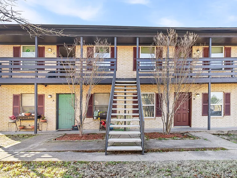 1005 Summer Court Cir #D — Photo 16