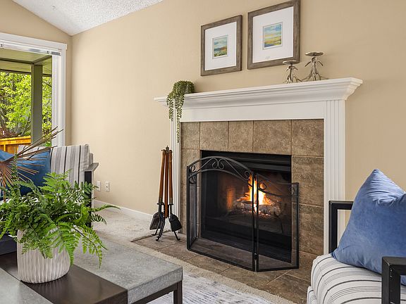 5th image of 1051 Blue Heron Ave NE #4