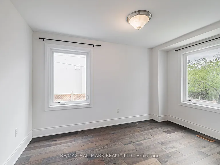 82 Ellington Dr #UPPER — Photo 14