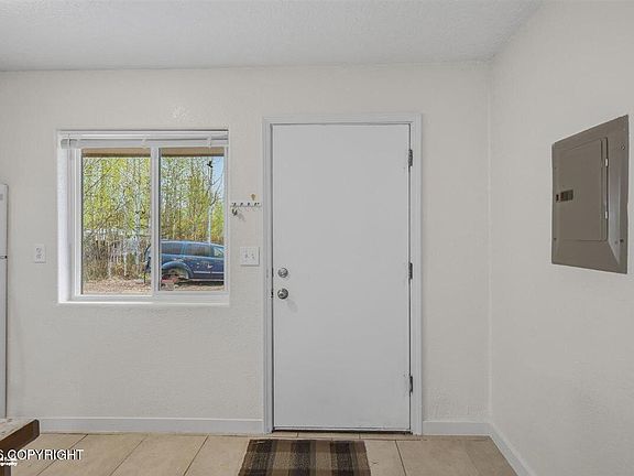 3rd image of 1636 N Beaver Lake Rd