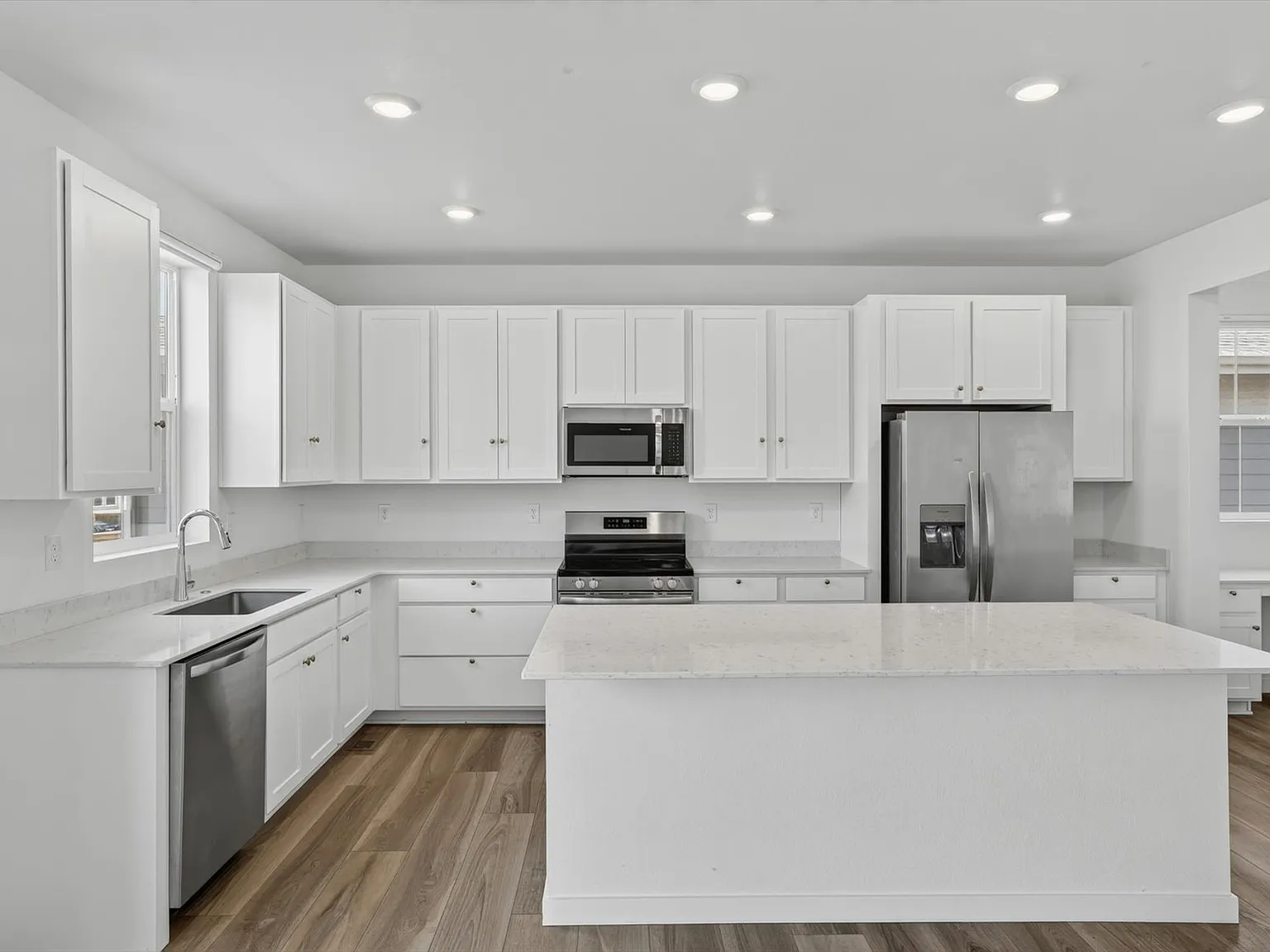 3 bed, 2.5 bath, 2996 sqft, $3,000 — Photo 4