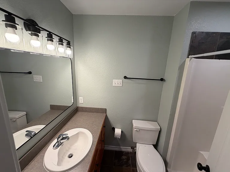 421 W Thomas St — Photo 10