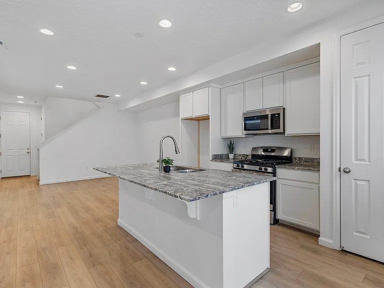 1714 N 1310 E — Photo 2