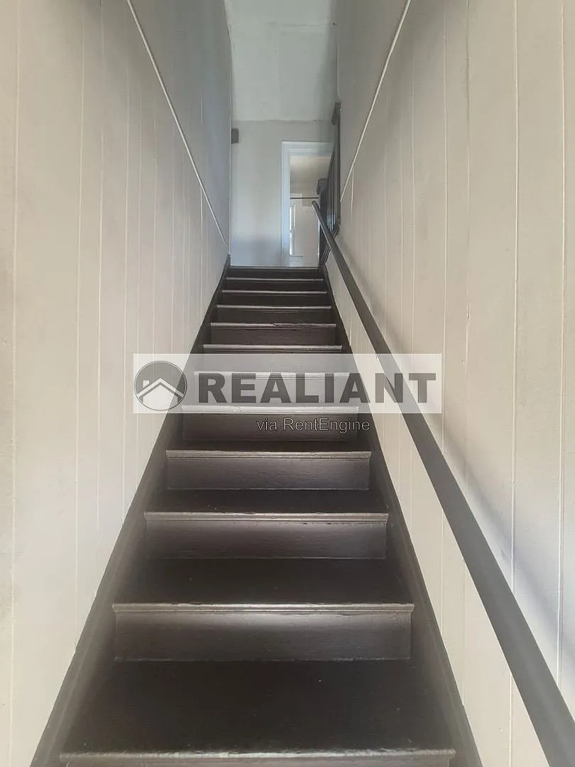 3 bed, 1.0 bath, $1,145 — Photo 2