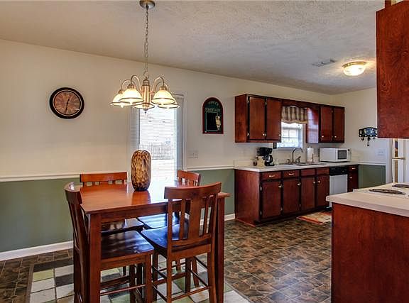 5th image of 1214 Lambeth Dr