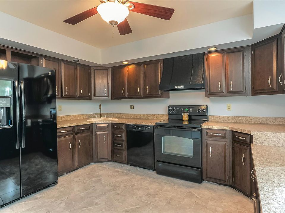 1st image of 101 Oxford Pl