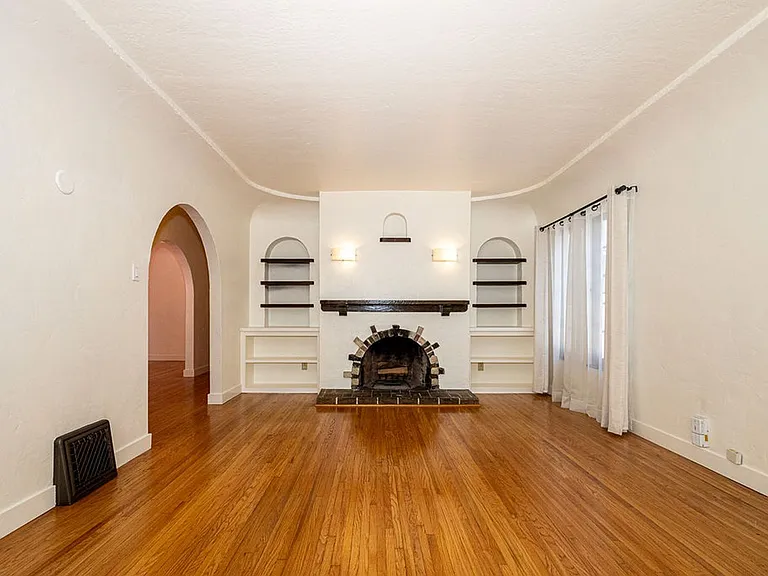 1221 S Sycamore Ave — Photo 7