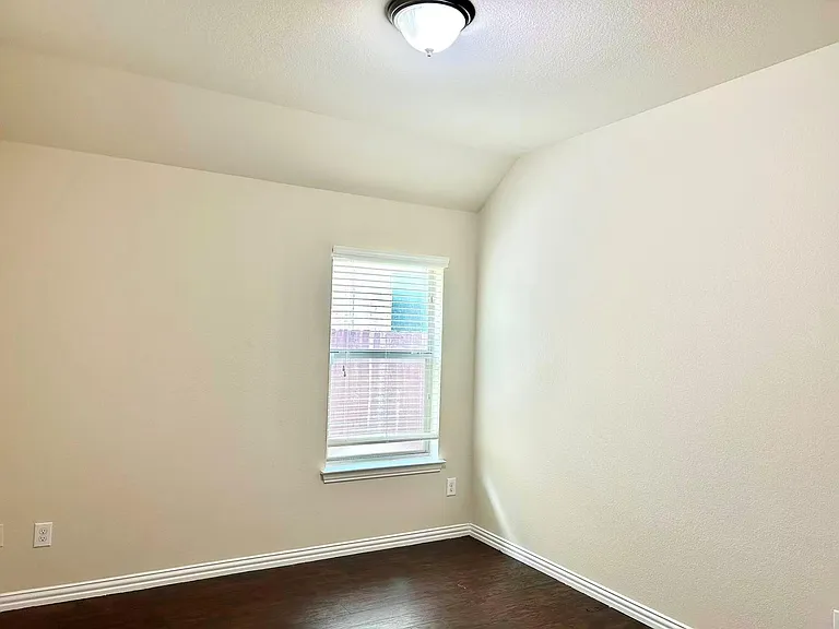 1104 Valerie Cv — Photo 22