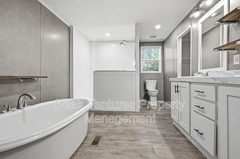 4 bed, 3.0 bath, 2260 sqft, $2,250 — Photo 4