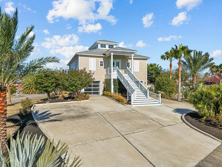 2727 E Bayshore Dr — Photo 2