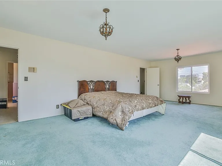 3744 Pine Ave — Photo 21