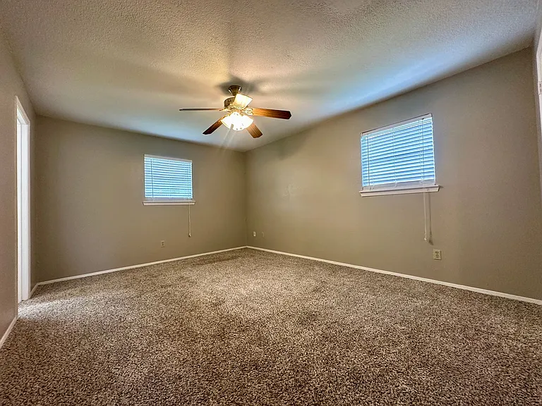 148 Bowie Ln — Photo 7