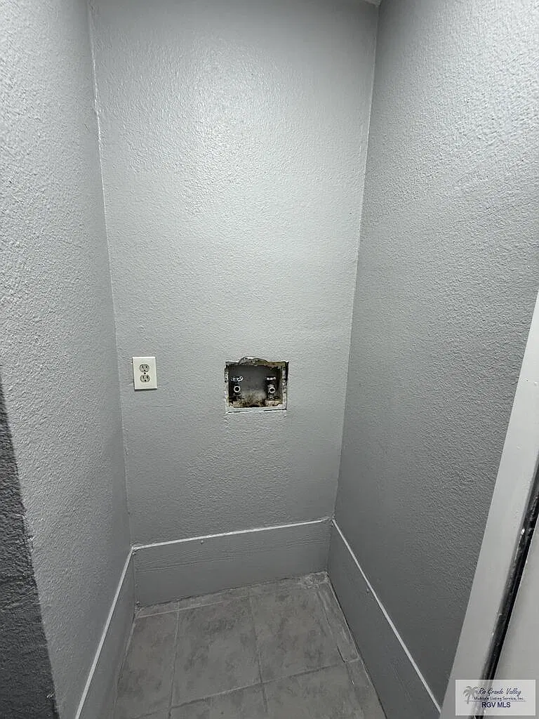 3 bed, 1.0 bath, 1026 sqft, $1,200 — Photo 3