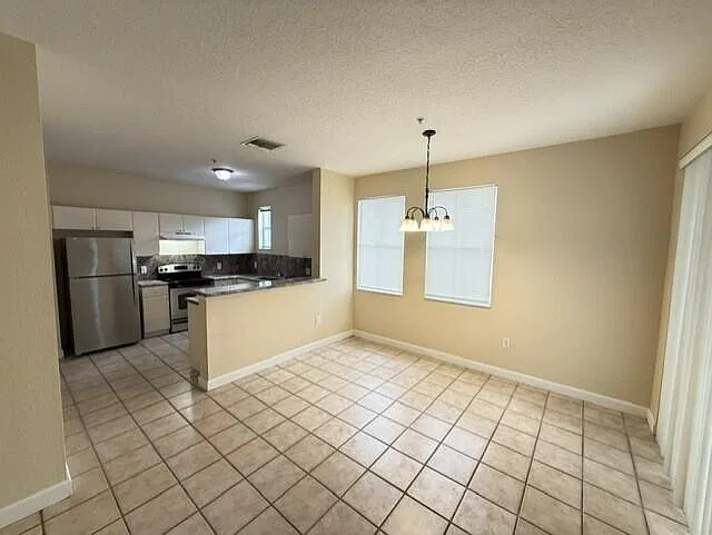 3 bed, 2.0 bath, 1457 sqft, $2,300 — Photo 3